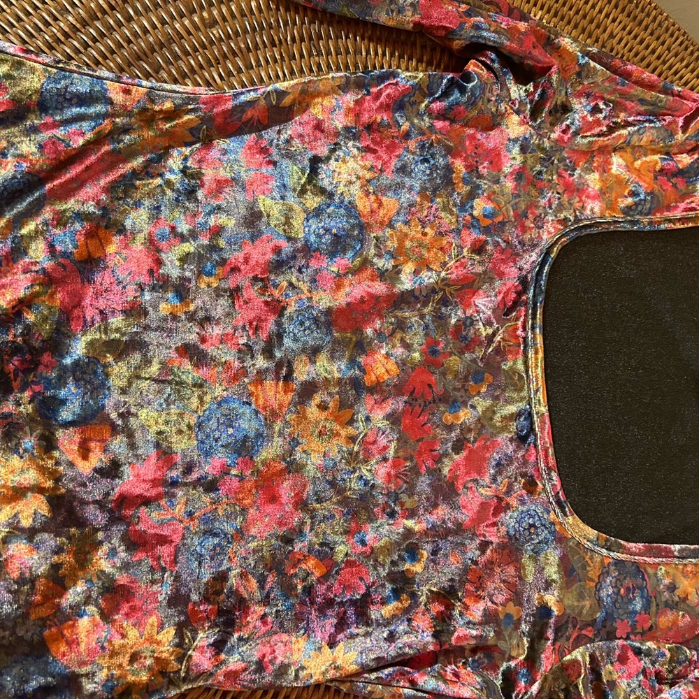 Beautiful Multicolor Pullover Top - image 2